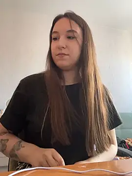 Snapshot of RiannaBrown chatting on April 14, 3:12 am RiannaBrown online show from April 14, 3:12 am