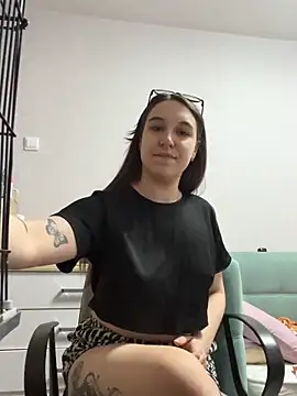 Snapshot of RiannaBrown chatting on April 16, 3:07 am RiannaBrown online show from April 16, 3:07 am