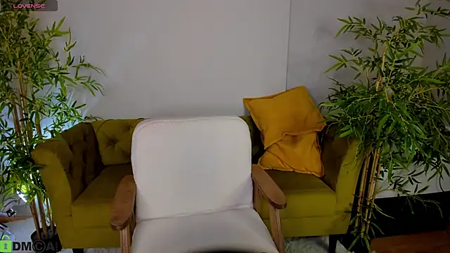 Snapshot of Riddle_Lay chatting on May 11, 2:45 pm Riddle Lay online show from May 11, 2:45 pm