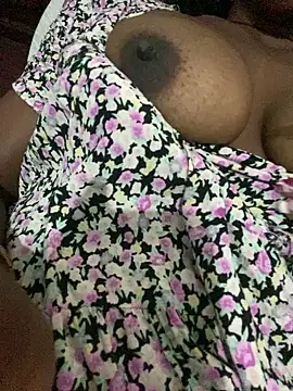 Snapshot of Sweetebony25 chatting on April 16, 8:37 am Sweetebony25 online show from April 16, 8:37 am