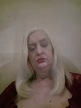 Snapshot of Julia20X chatting on June 17, 2:18 pm Julia20X online show from June 17, 2:18 pm