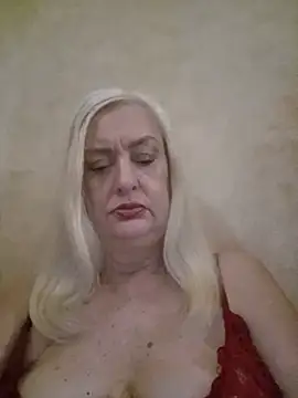 Snapshot of Julia20X chatting on June 28, 9:48 am Julia20X online show from June 28, 9:48 am
