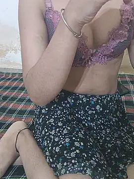Snapshot of Baby-Doll_ chatting on May 18, 4:18 am Baby-Doll online show from May 18, 4:18 am