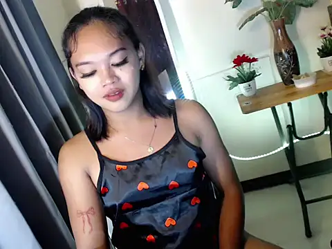 Snapshot of naomi_scarlet chatting on April 14, 4:24 pm naomi scarlet online show from April 14, 4:24 pm