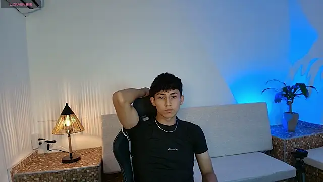 Snapshot of Valentino_Rey chatting on April 10, 1:05 pm Valentino Rey online show from April 10, 1:05 pm