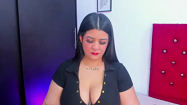 Snapshot of Katty_West chatting on April 15, 7:32 pm Katty West online show from April 15, 7:32 pm