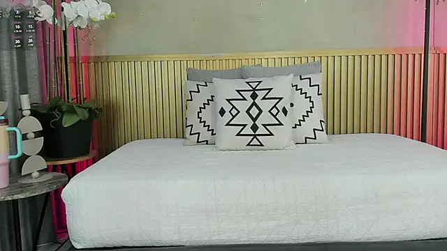 Layla Banks online show from April 15, 7:32 pm