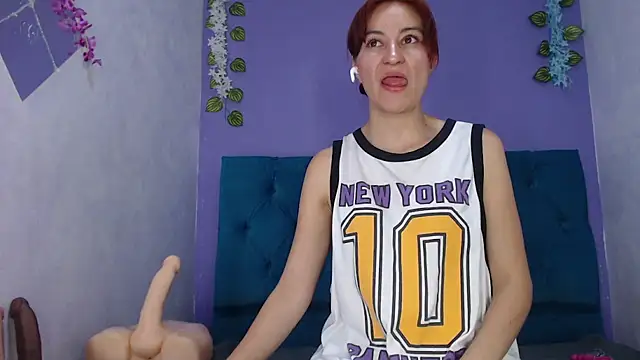 Snapshot of alorena_megancm chatting on May 13, 3:26 am alorena megancm online show from May 13, 3:26 am