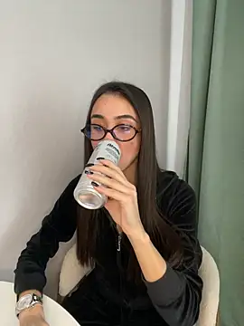 ItsAshly  online show from April 16, 1:12 pm