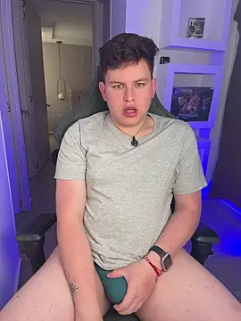 Snapshot of Thiago___ chatting on April 11, 5:06 pm Thiago online show from April 11, 5:06 pm