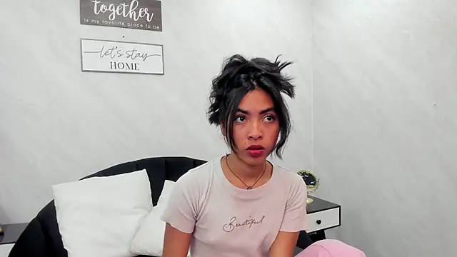 Snapshot of Babe_Alessandraa chatting on April 13, 3:28 pm Babe Alessandraa online show from April 13, 3:28 pm