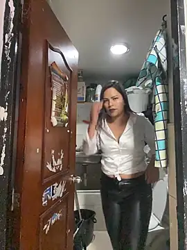 MIA ROSSEEE online show from June 1, 2:41 pm