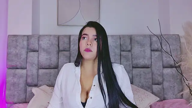 Snapshot of FloraKamelia chatting on April 10, 8:13 pm FloraKamelia online show from April 10, 8:13 pm