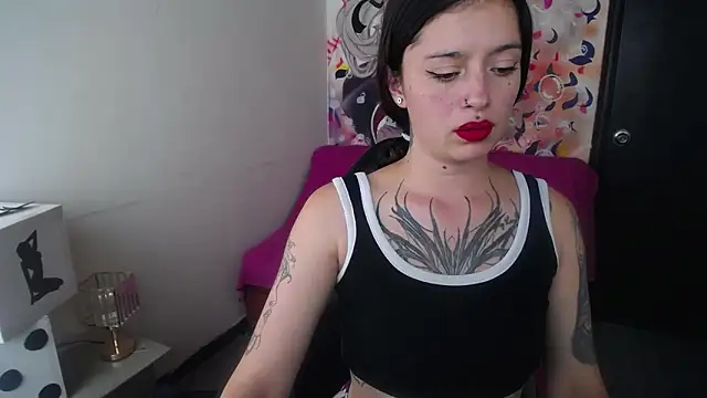 Snapshot of Lucia_evans21 chatting on May 19, 7:20 pm Lucia evans21 online show from May 19, 7:20 pm