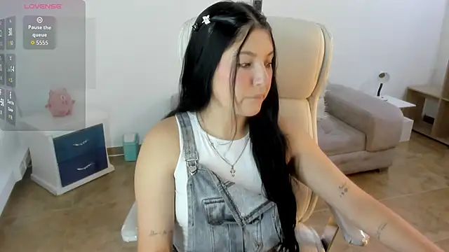 Snapshot of Celestee_21 chatting on April 16, 7:58 pm Celestee 21 online show from April 16, 7:58 pm
