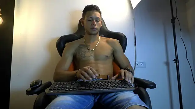 Snapshot of nicolas_valmont chatting on July 25, 7:55 pm nicolas valmont online show from July 25, 7:55 pm