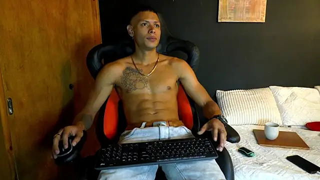Snapshot of nicolas_valmont chatting on July 28, 8:01 pm nicolas valmont online show from July 28, 8:01 pm