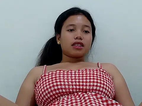Snapshot of Pinaysweetgirl chatting on April 23, 8:35 am Pinaysweetgirl online show from April 23, 8:35 am