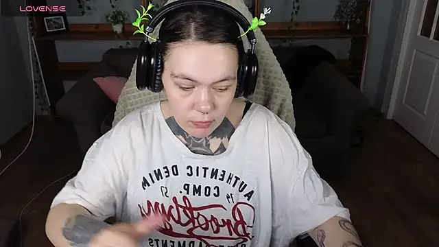 QwertyAnnie Lbo online show from April 20, 4:32 pm
