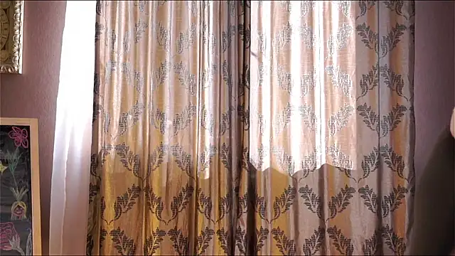 Snapshot of NicolWimett chatting on April 15, 6:53 am NicolWimett online show from April 15, 6:53 am