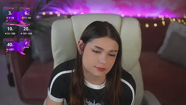 Snapshot of MeJessieDream chatting on April 9, 1:38 pm MeJessieDream online show from April 9, 1:38 pm