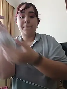 AliceScoot  online show from June 24, 6:18 pm