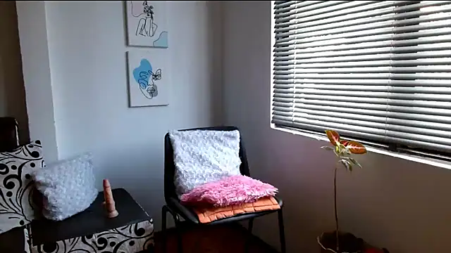alisonnturbay online show from June 2, 12:40 pm