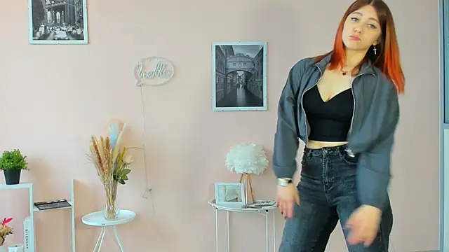 Snapshot of FallonGarza chatting on April 11, 5:34 am FallonGarza online show from April 11, 5:34 am