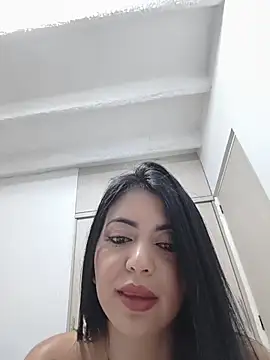 Snapshot of LeilaScott chatting on April 27, 2:31 am LeilaScott online show from April 27, 2:31 am