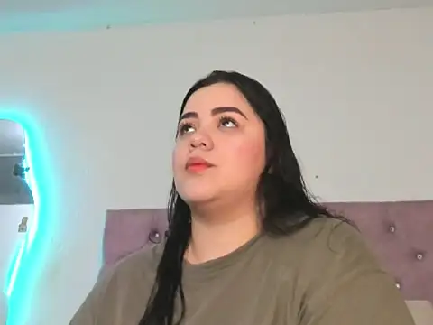 laurenlaine online show from April 14, 2:01 pm