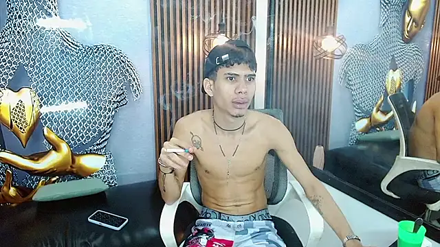Skinny cute Alyer online show from May 6, 1:57 am