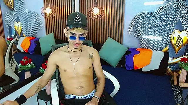 Snapshot of Skinny_cute_Alyer chatting on May 31, 2:20 am Skinny cute Alyer online show from May 31, 2:20 am