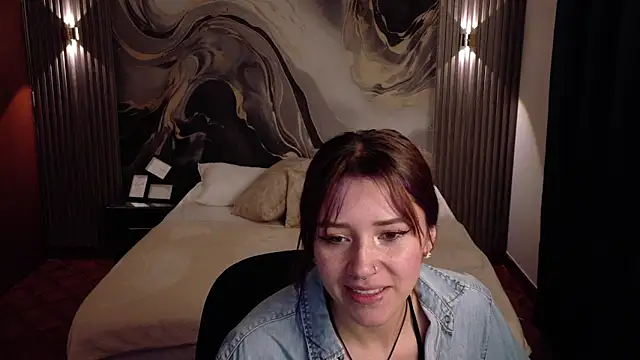 Snapshot of Emily_Cherry_ chatting on May 7, 1:49 pm Emily Cherry online show from May 7, 1:49 pm