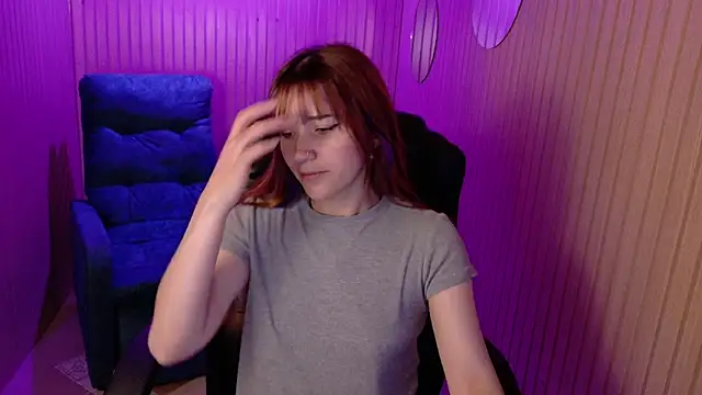 Snapshot of Emily_Cherry_ chatting on May 12, 2:25 pm Emily Cherry online show from May 12, 2:25 pm