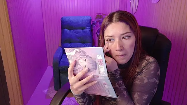 Snapshot of Emily_Cherry_ chatting on May 20, 1:39 pm Emily Cherry online show from May 20, 1:39 pm