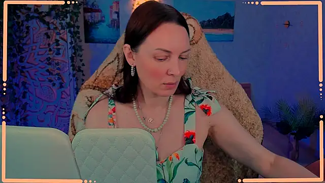 Snapshot of LanaRadiance chatting on June 15, 11:45 am LanaRadiance online show from June 15, 11:45 am