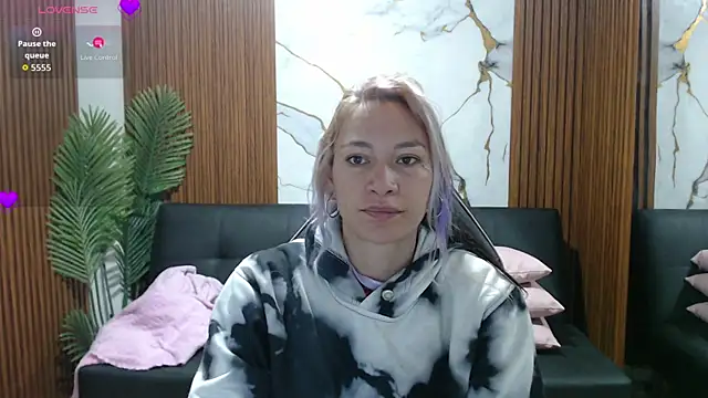 Snapshot of alonddra_tay chatting on July 14, 11:49 am alonddra tay online show from July 14, 11:49 am