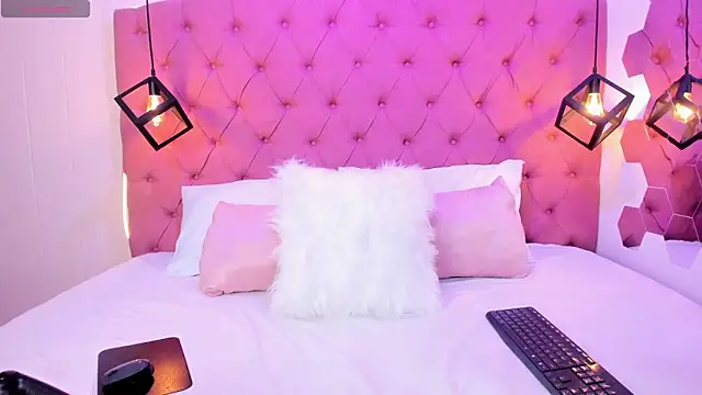 Emilycollson27 online show from April 17, 5:49 pm