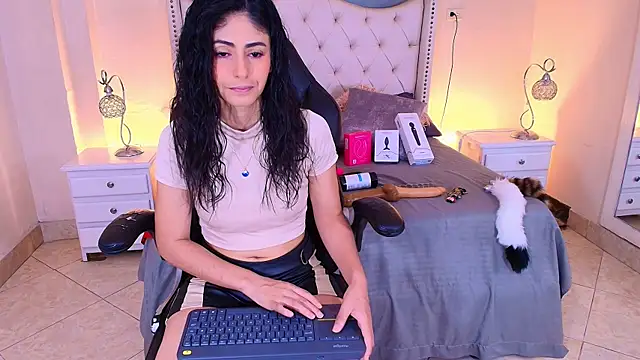 Snapshot of elizabeth_santos1 chatting on July 18, 10:35 pm elizabeth santos1 online show from July 18, 10:35 pm