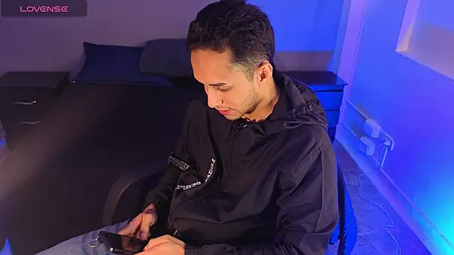 Snapshot of Zack_isback chatting on April 17, 8:23 pm Zack isback online show from April 17, 8:23 pm