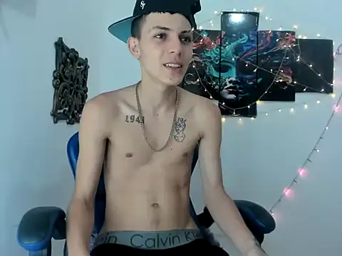 Snapshot of Yherferson_45 chatting on April 12, 5:34 am Yherferson 45 online show from April 12, 5:34 am