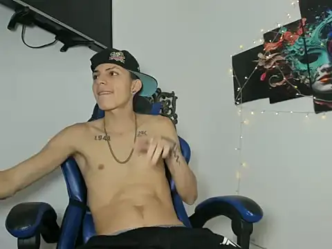 Snapshot of Yherferson_45 chatting on April 16, 5:08 am Yherferson 45 online show from April 16, 5:08 am