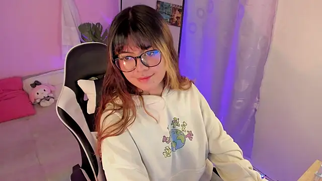 Snapshot of honey_m00n chatting on April 28, 6:46 pm honey m00n online show from April 28, 6:46 pm
