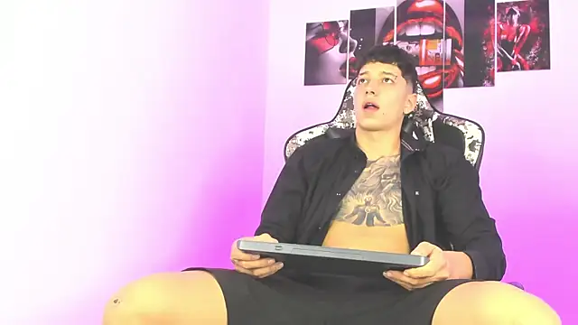 Snapshot of eithan_boy_ chatting on June 28, 12:00 pm eithan boy online show from June 28, 12:00 pm
