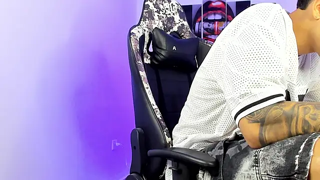 Snapshot of eithan_boy_ chatting on July 14, 2:49 am eithan boy online show from July 14, 2:49 am