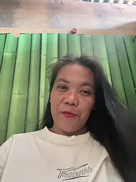 Snapshot of holdmetight21 chatting on April 16, 4:24 am holdmetight21 online show from April 16, 4:24 am