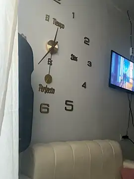 exotica222 online show from April 10, 5:28 pm