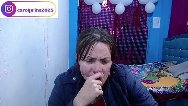 Snapshot of carolinhe26 chatting on April 17, 1:36 pm carolinhe26 online show from April 17, 1:36 pm
