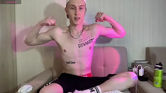 Travis Gracile online show from April 16, 9:32 am