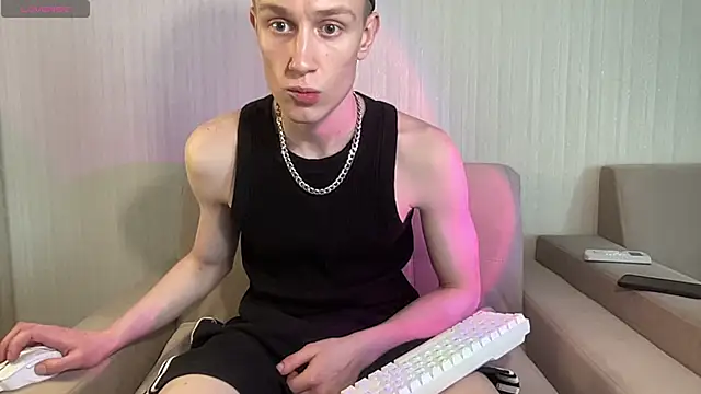 Travis Gracile online show from April 27, 6:22 am